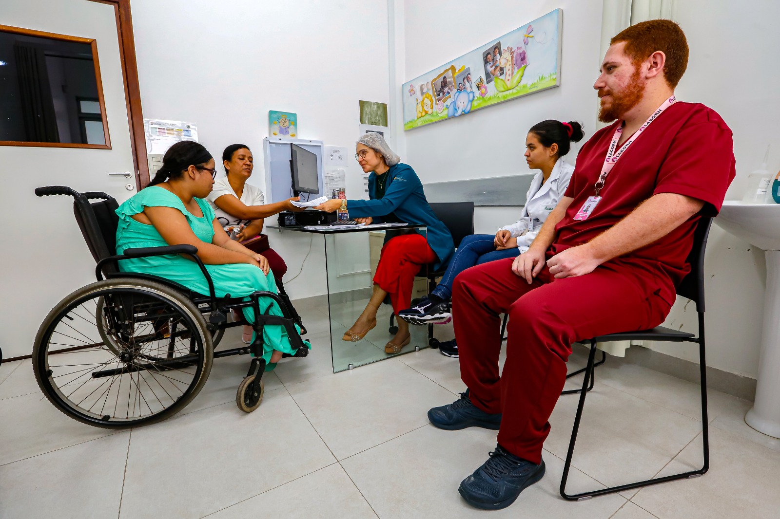 Profissionais da saúde realizam atendimento à pessoa com deficiência - Foto_Ascom_ISD